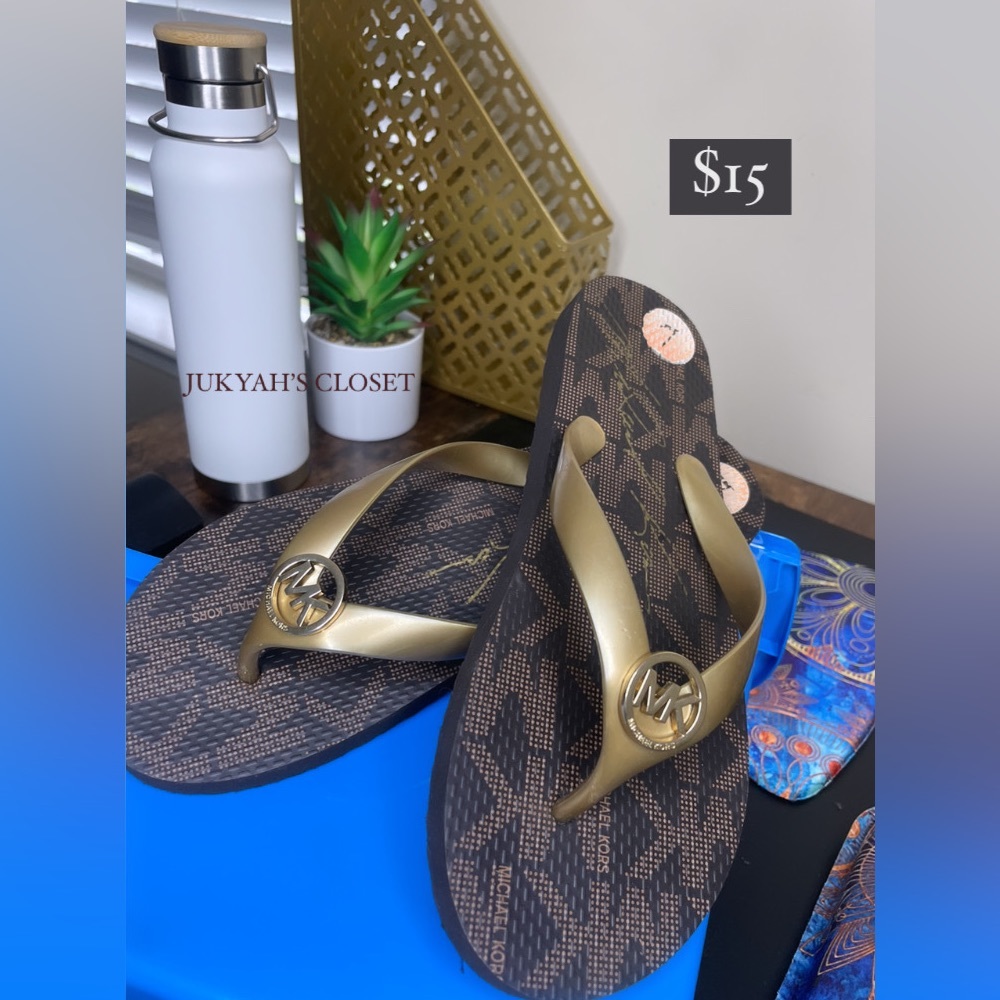 Michael Kors Flip flops